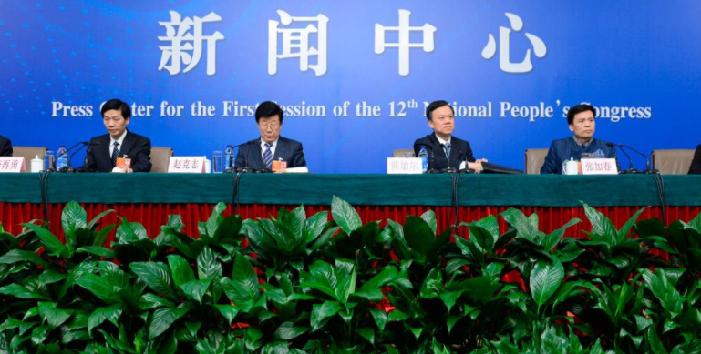 【财讯】调侃春晚微博拜年压岁钱通胀 春节热词一箩筐